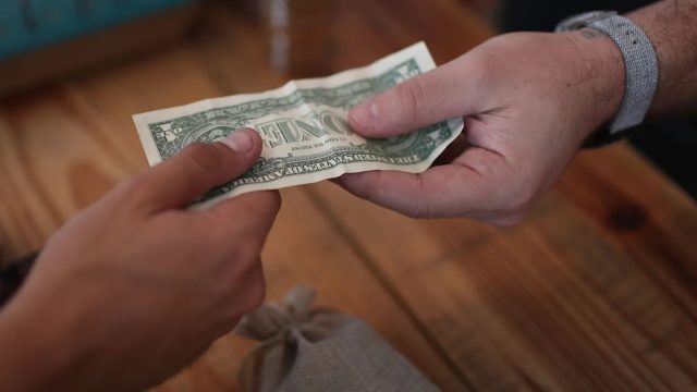 Employers Forecast Ongoing Moderate Salary Growth Amid Economic Changes