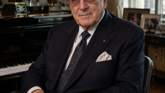 Exploring the Legacy and Wealth of Music Mogul Clive Davis
